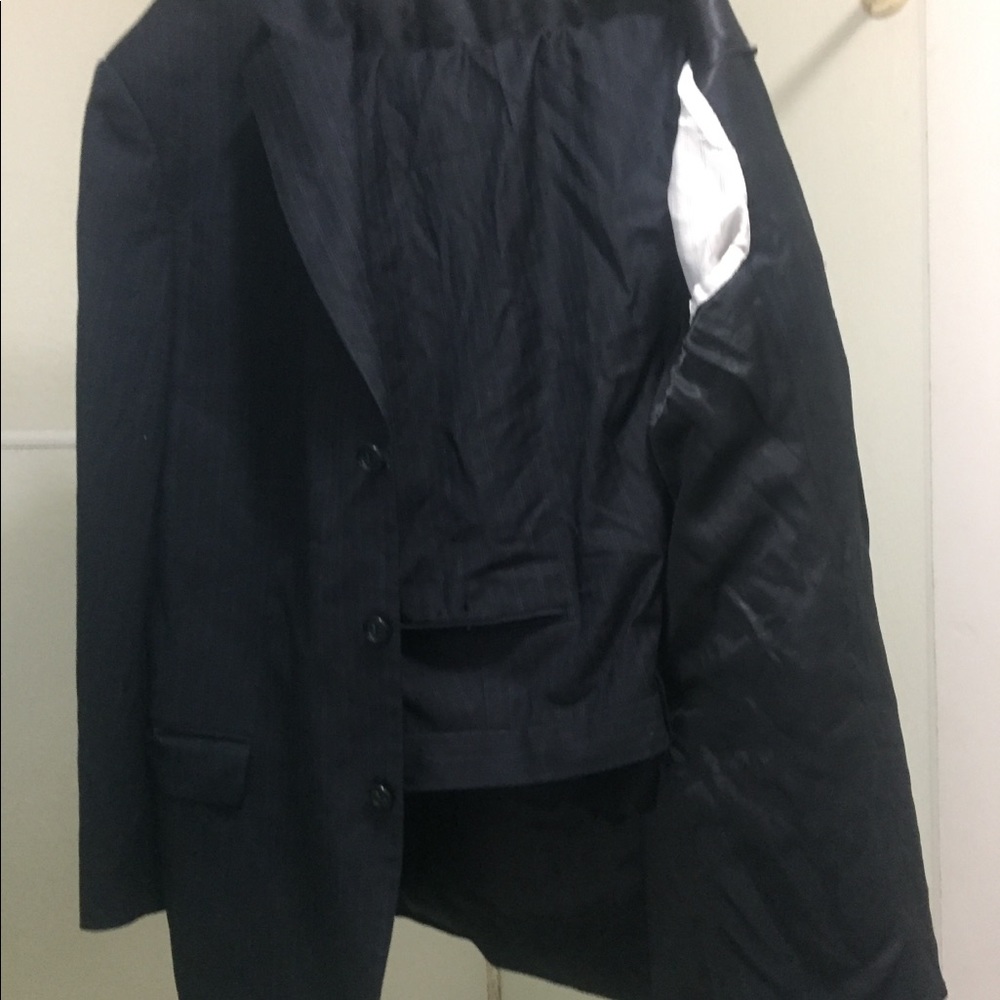 Men’s three buttons suit - Picture 2 of 4